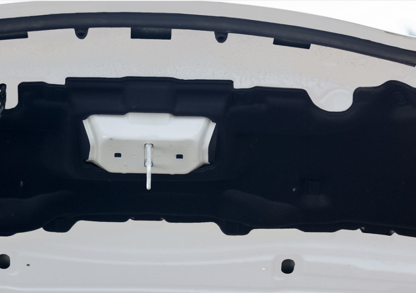 發(fā)動(dòng)機(jī)罩殼二線(xiàn)隔熱